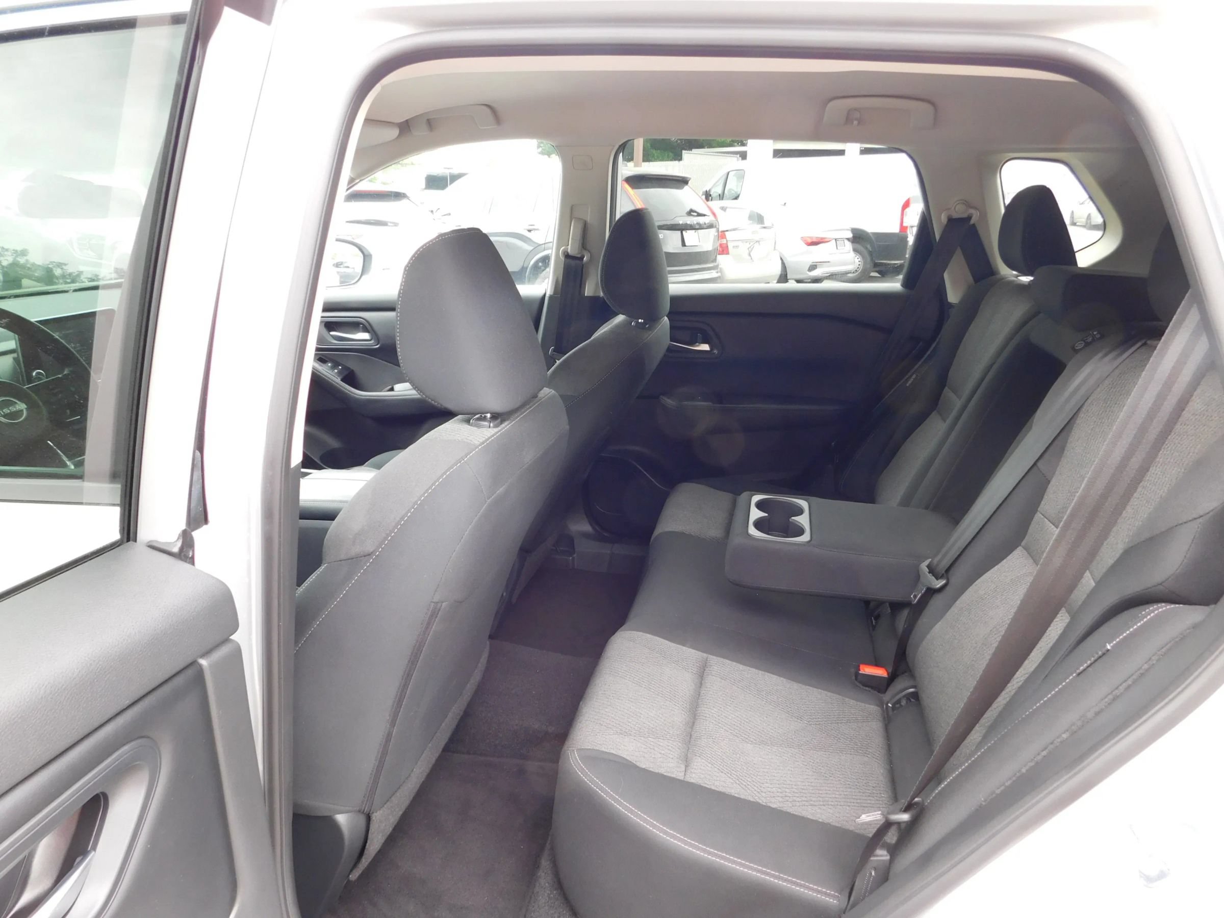 Used 2024 Nissan Rogue SV AWD/4WD image 11