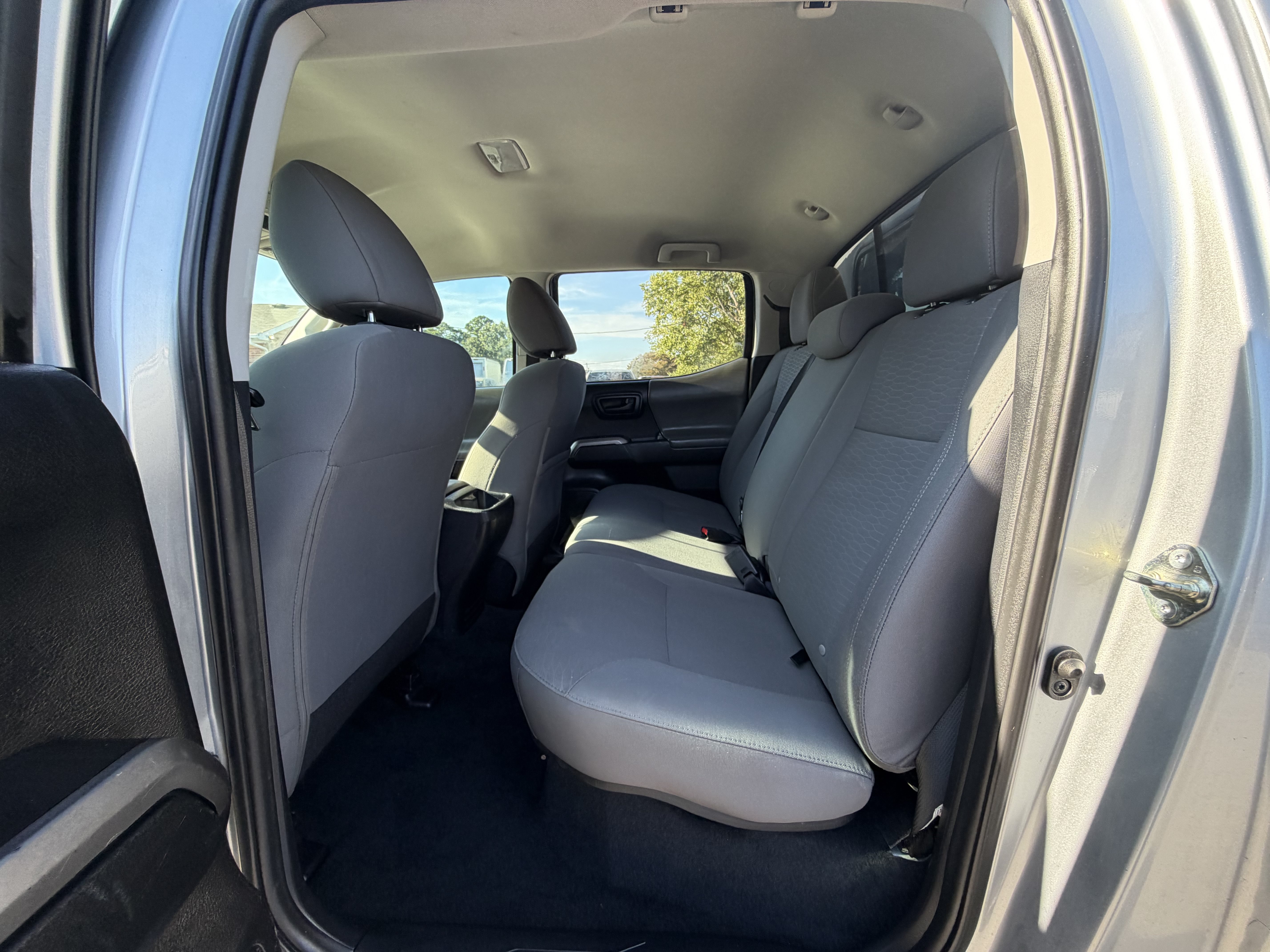 Used 2017 Toyota Tacoma SR5 w/ Tow Package AWD/4WD image 14
