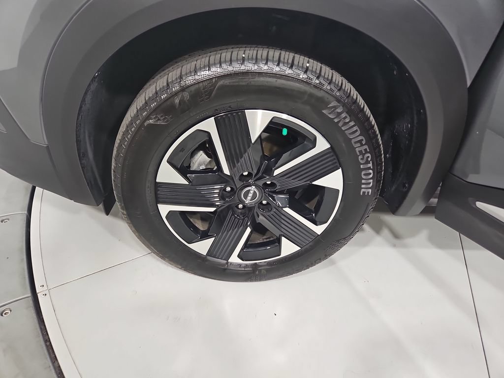 Certified 2025 Nissan Kicks SV w/ SV Premium Package AWD/4WD image 27