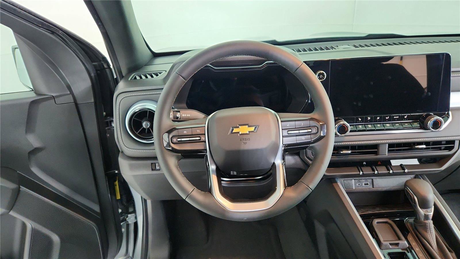 Used 2023 Chevrolet Colorado LT w/ LT Convenience Package II RWD image 33