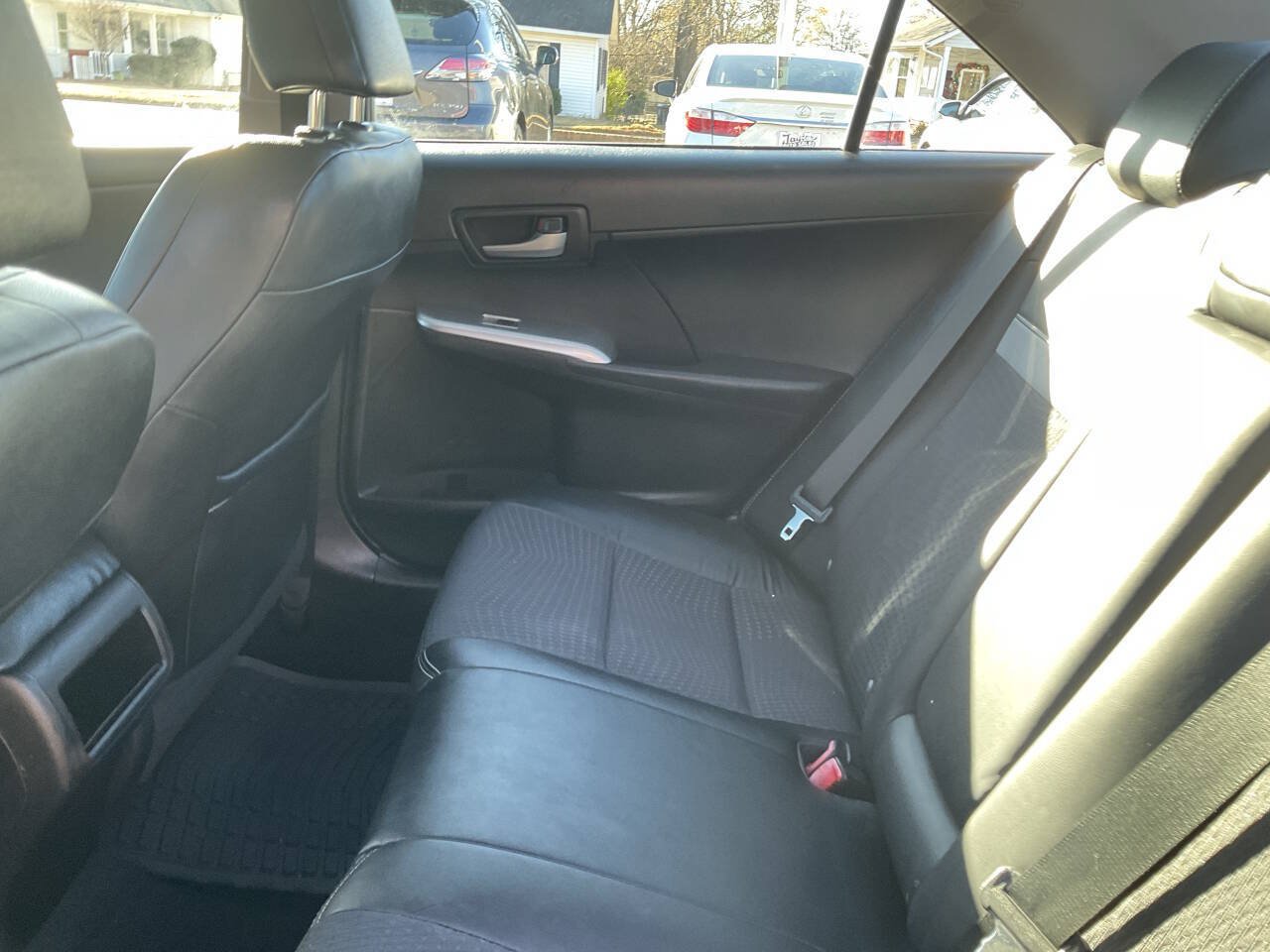 Used 2012 Toyota Camry SE FWD image 12