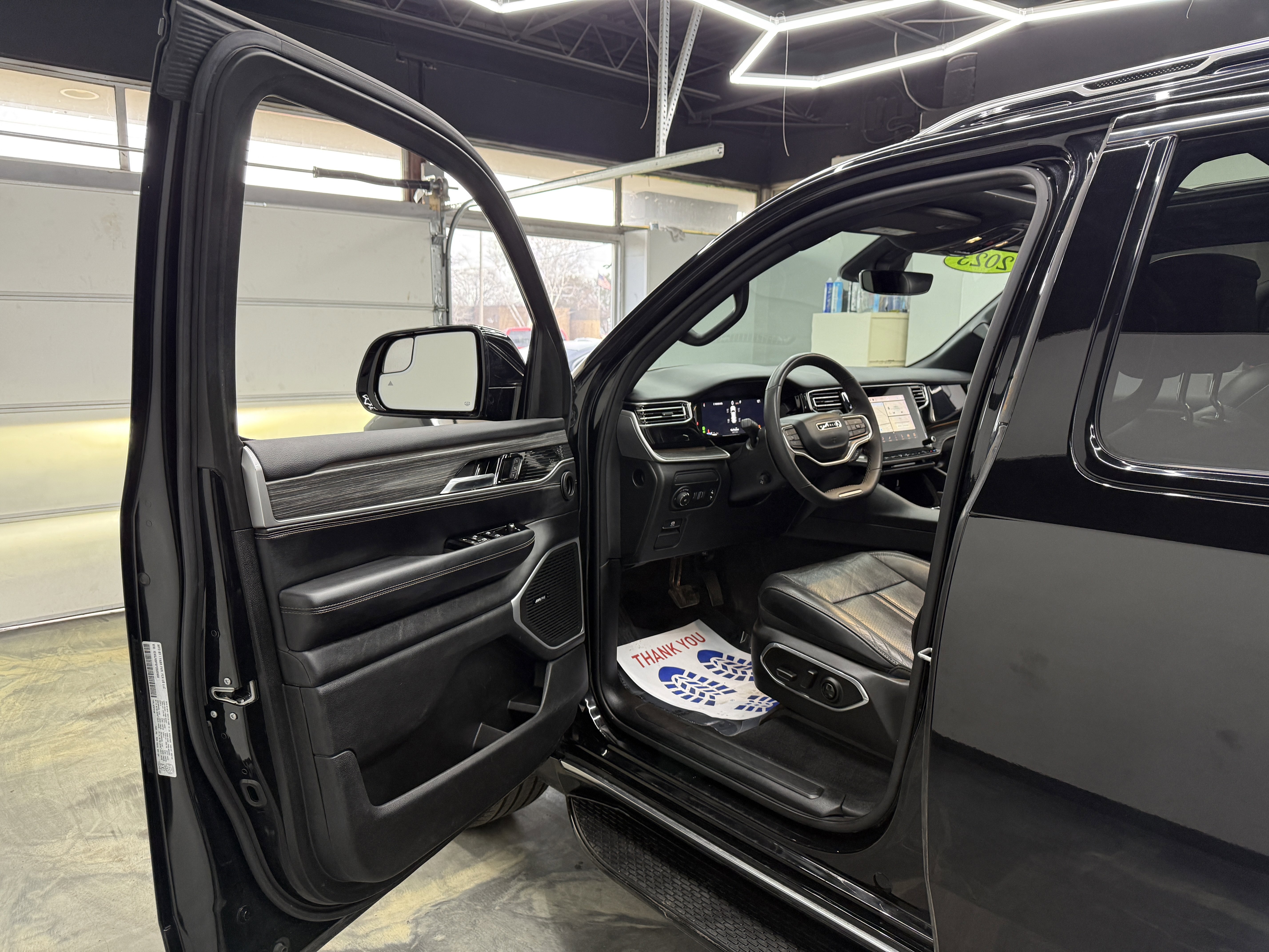 Used 2023 Jeep Wagoneer Series II w/ Convenience Group I image 7