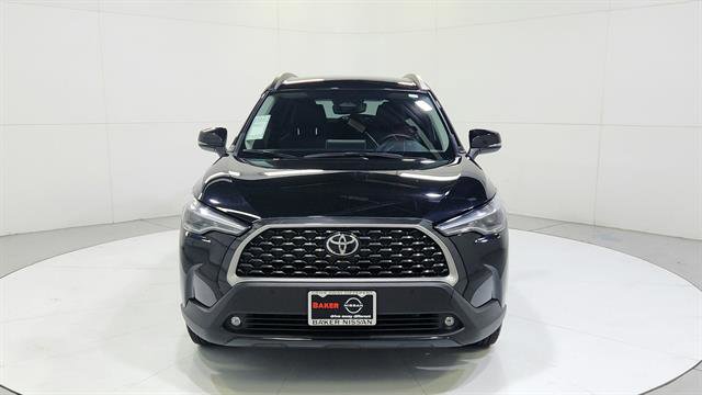 Used 2025 Toyota Corolla Cross XLE image 2