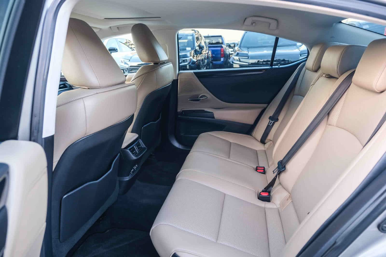 Used 2020 Lexus ES 300h w/ Premium Package FWD image 19