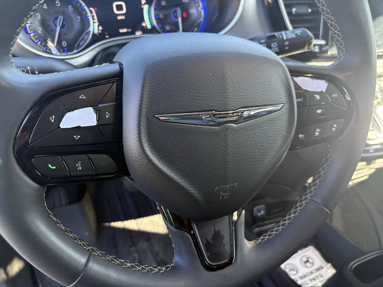 Used 2023 Chrysler Pacifica Touring-L w/ S Appearance Package FWD image 13