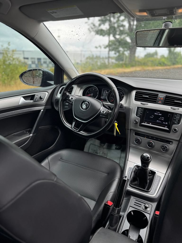 Used 2015 Volkswagen Golf S FWD image 27