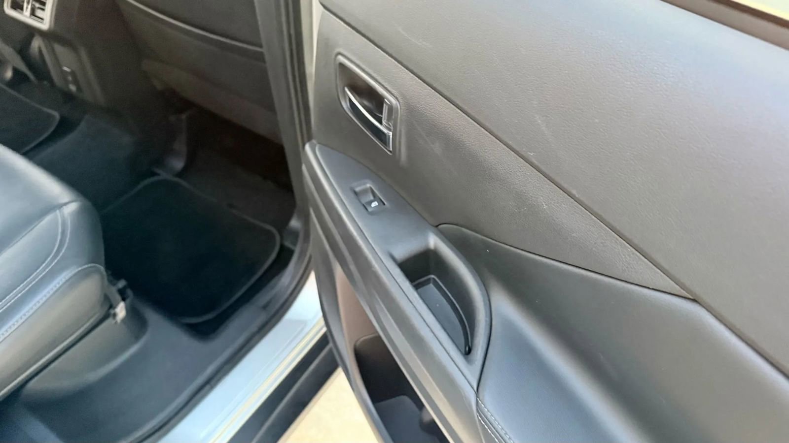 Used 2020 Mitsubishi Outlander SE image 21