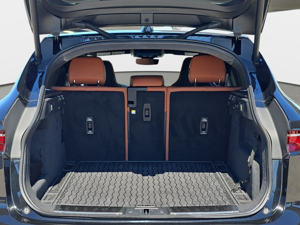 Certified 2025 Jaguar F-PACE R-Dynamic S AWD/4WD image 12
