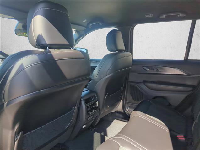 New 2025 Jeep Grand Cherokee Altitude image 14
