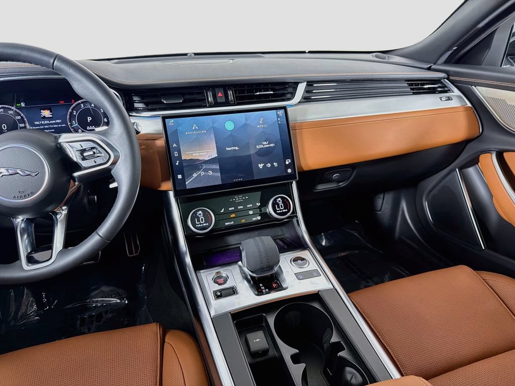 Used 2024 Jaguar XF R-Dynamic SE AWD/4WD image 25