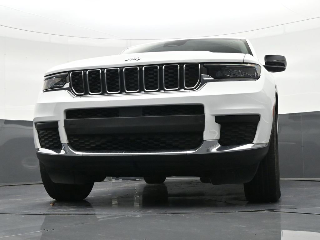 Used 2023 Jeep Grand Cherokee L Laredo image 32