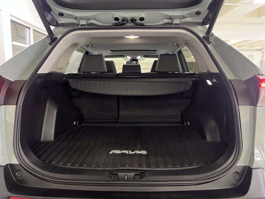 Certified 2022 Toyota RAV4 XLE w/ Convenience Package FWD image 38