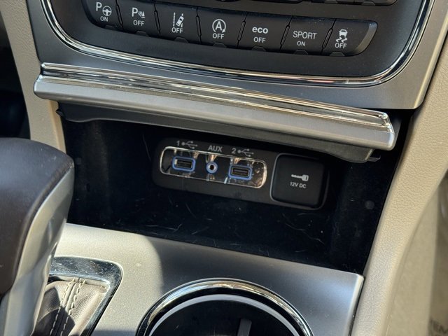 Used 2018 Jeep Grand Cherokee Overland image 14