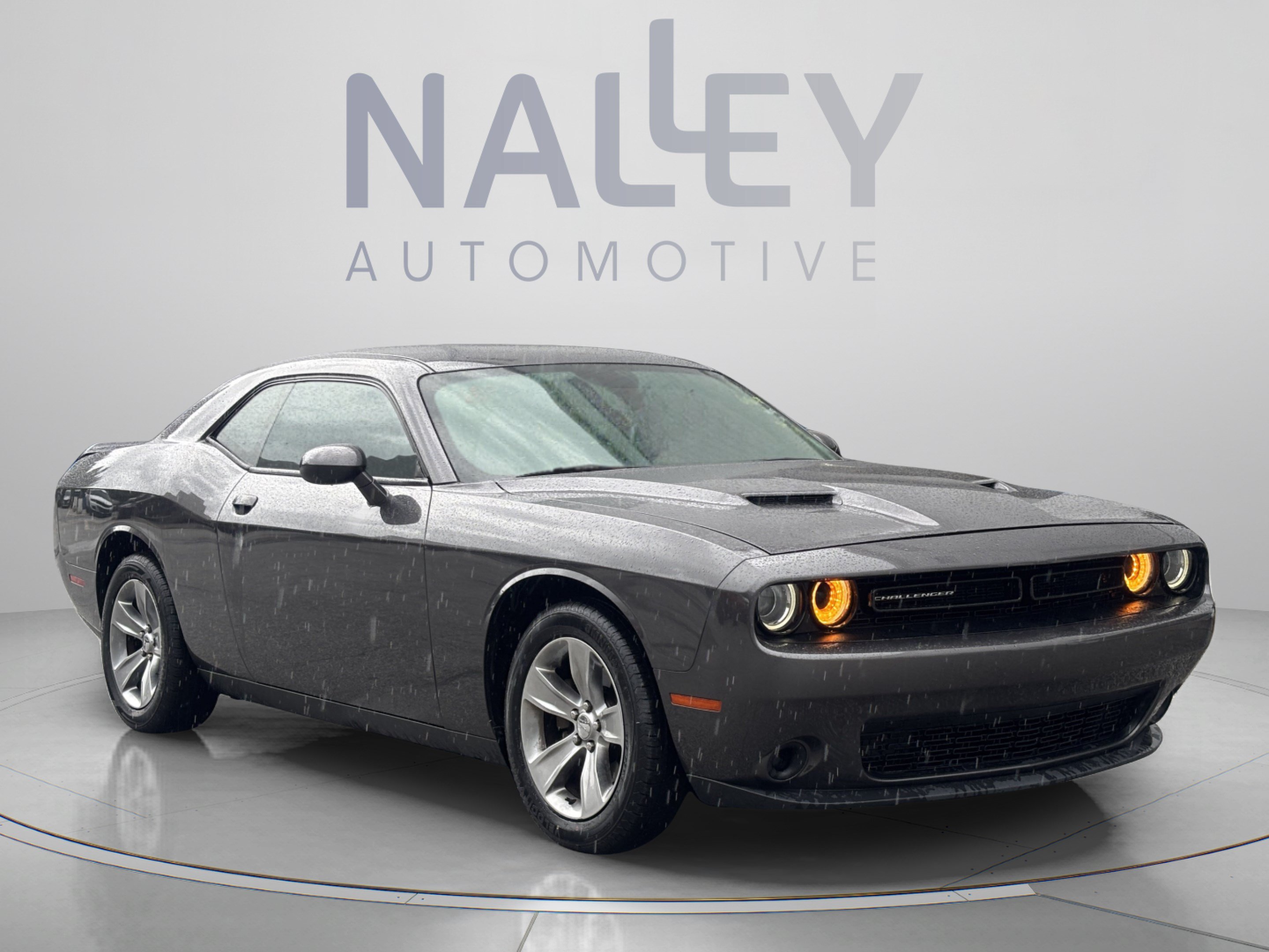 Used 2016 Dodge Challenger SXT RWD image 7