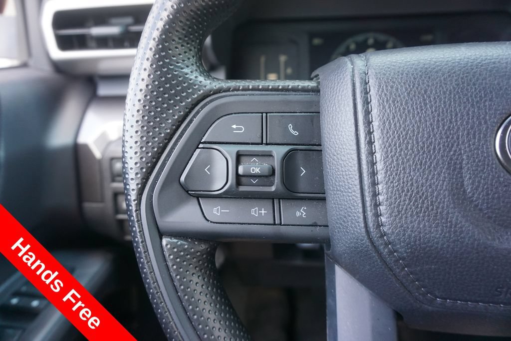 Used 2025 Toyota Tacoma SR5 AWD/4WD image 4