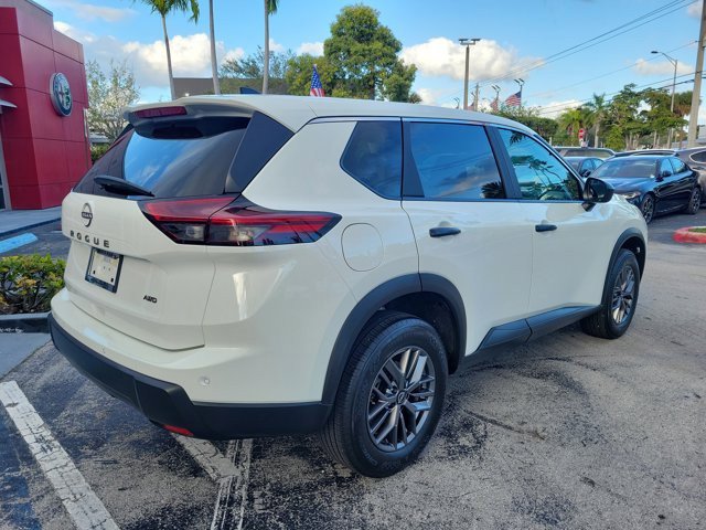 Used 2025 Nissan Rogue S image 7