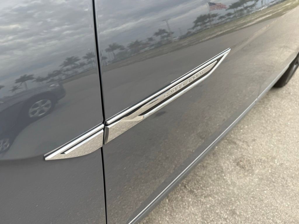 Used 2021 Volkswagen Atlas Cross Sport SE image 30