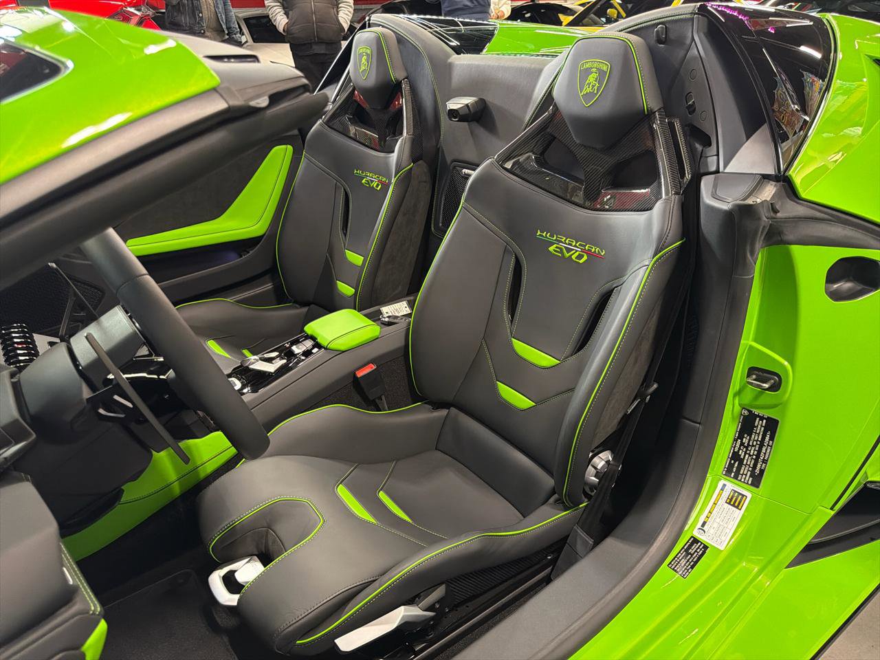 Used 2024 Lamborghini Huracan EVO AWD/4WD image 16