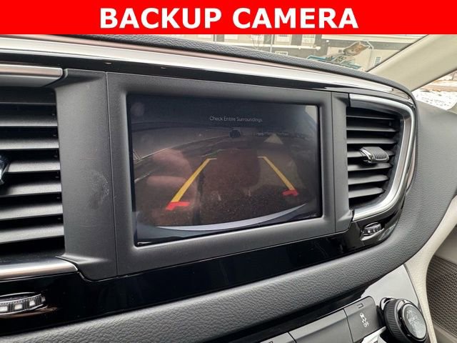 Used 2023 Chrysler Voyager LX image 4