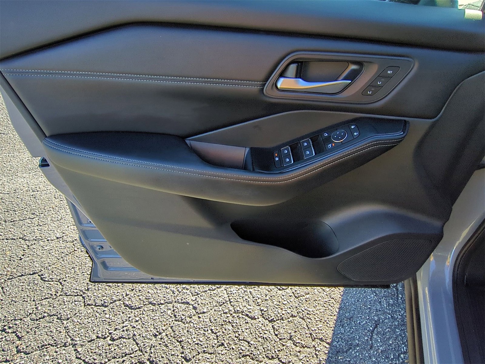 Used 2024 Nissan Rogue SL w/ SL Premium Package image 23