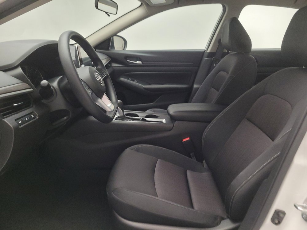 Used 2025 Nissan Altima 2.5 SV FWD image 17