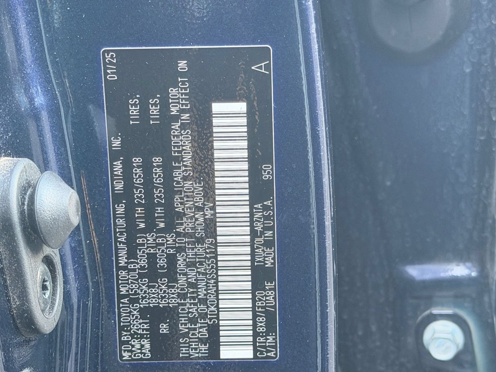 Used 2025 Toyota Highlander LE FWD image 31