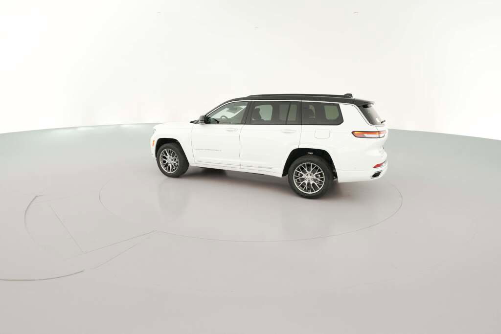 New 2025 Jeep Grand Cherokee L Summit w/ Luxury Tech Group V image 7