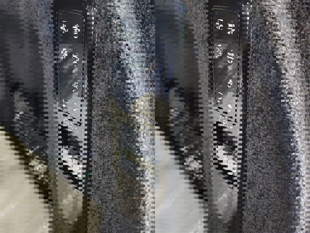 New 2024 Land Rover Range Rover SV image 31