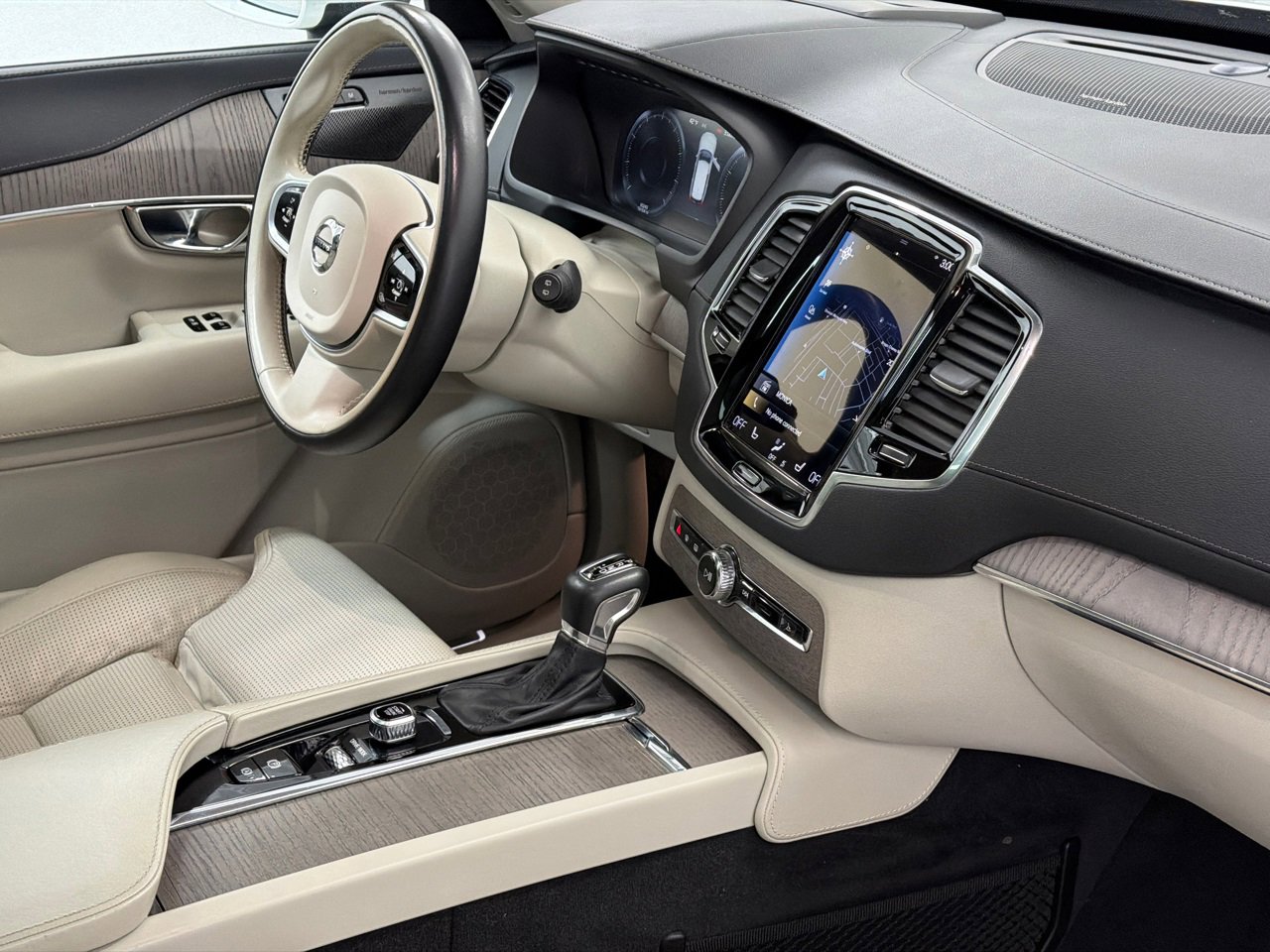 Used 2021 Volvo XC90 T6 Inscription w/ Protection Package Premier image 10