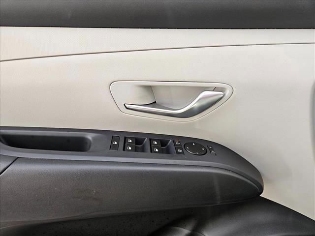 Certified 2025 Hyundai Tucson SE FWD image 28
