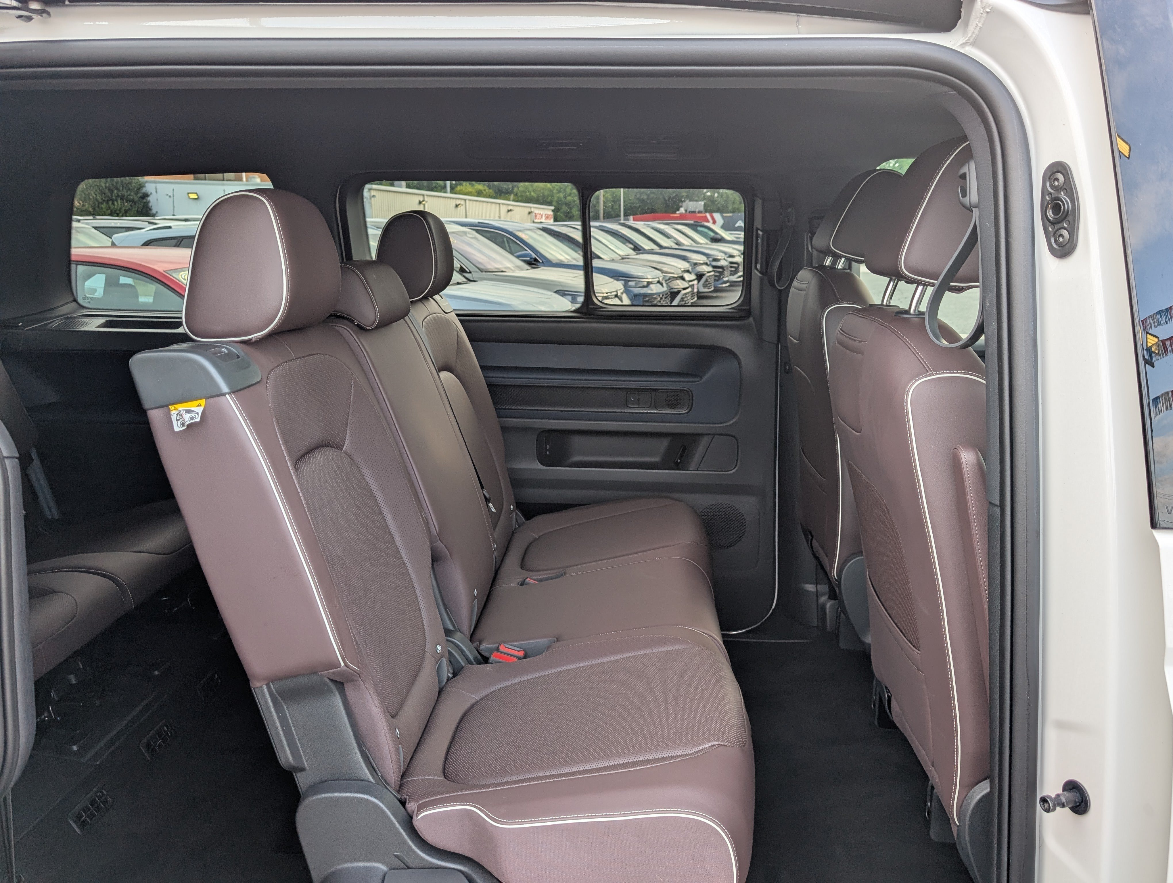 Used 2025 Volkswagen ID. Buzz Pro S Plus RWD image 11