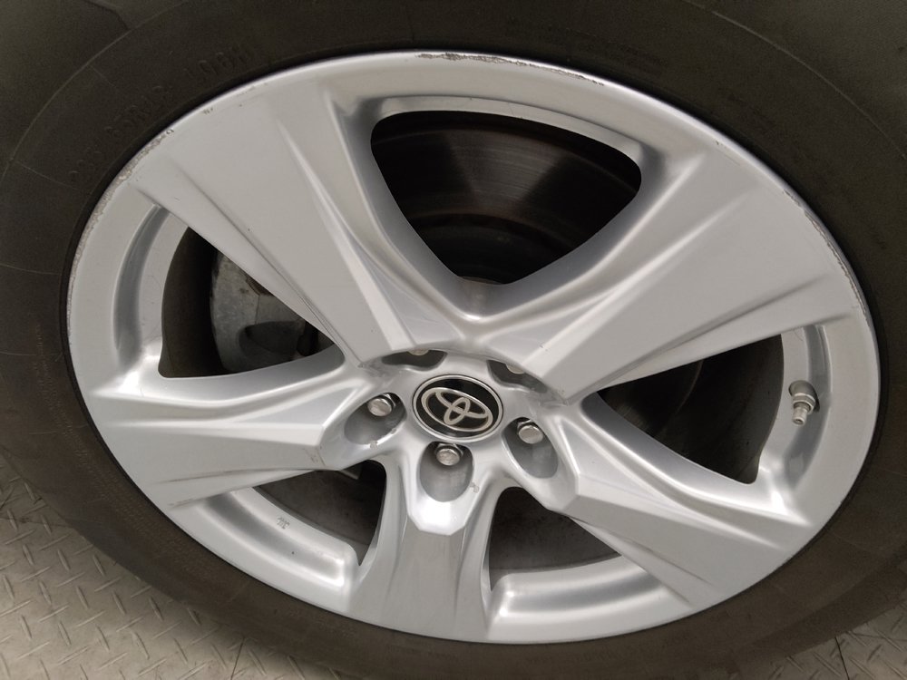 Used 2021 Toyota Highlander LE FWD image 31