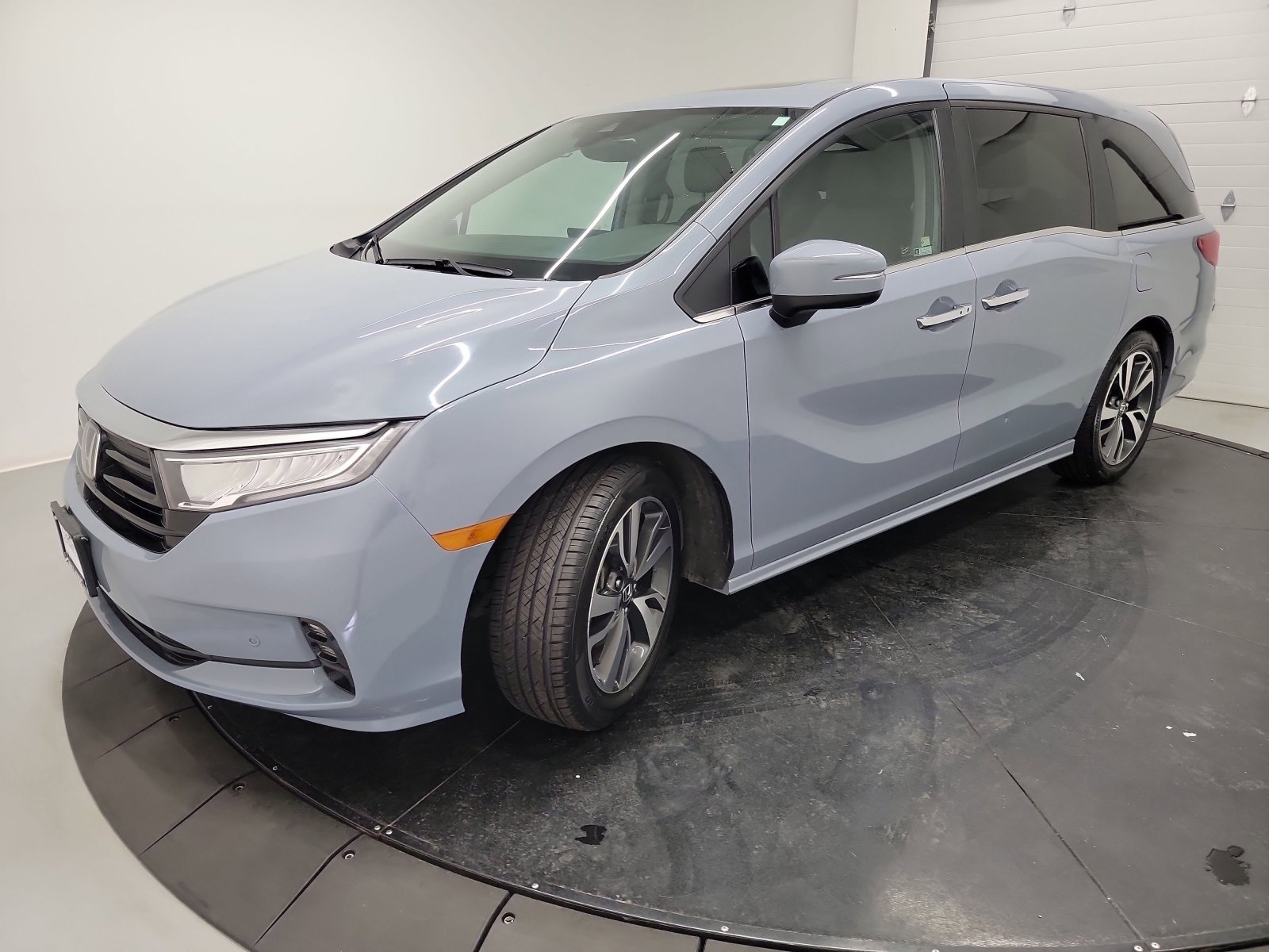 Certified 2023 Honda Odyssey Touring image 3