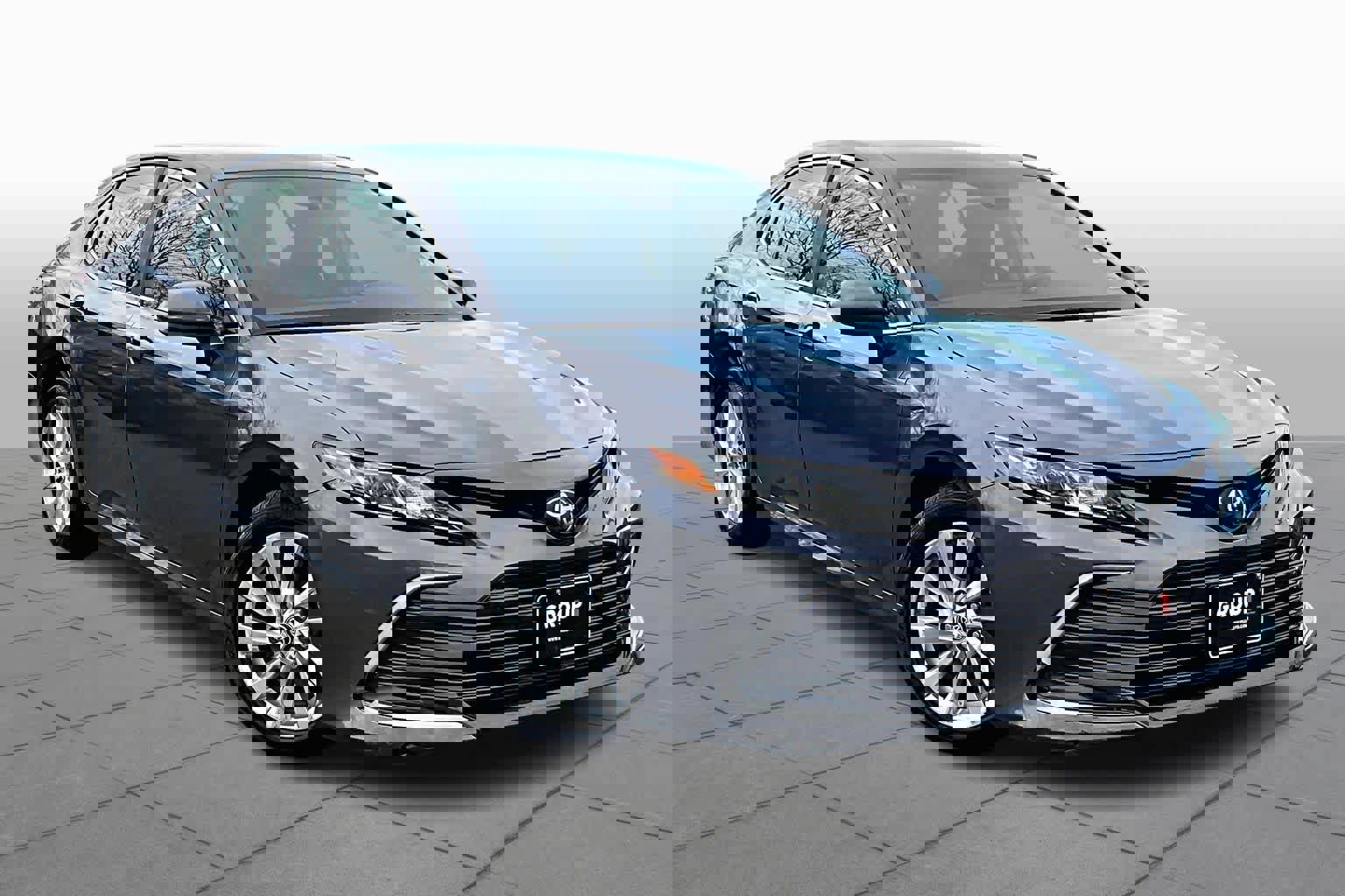 Used 2023 Toyota Camry LE image 3