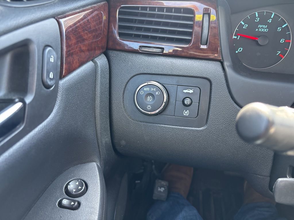 Used 2011 Chevrolet Impala LT w/ Luxury Edition Package image 18