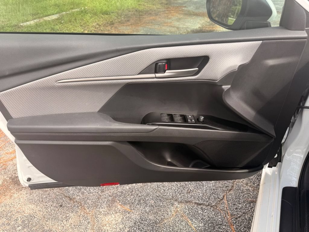 Used 2025 Toyota Camry SE FWD image 9