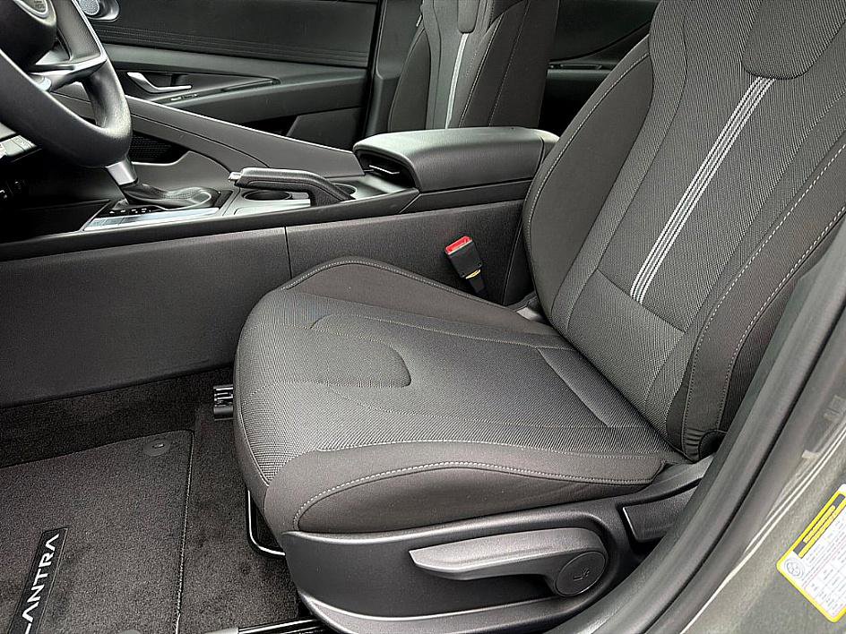 New 2026 Hyundai Elantra SE image 8