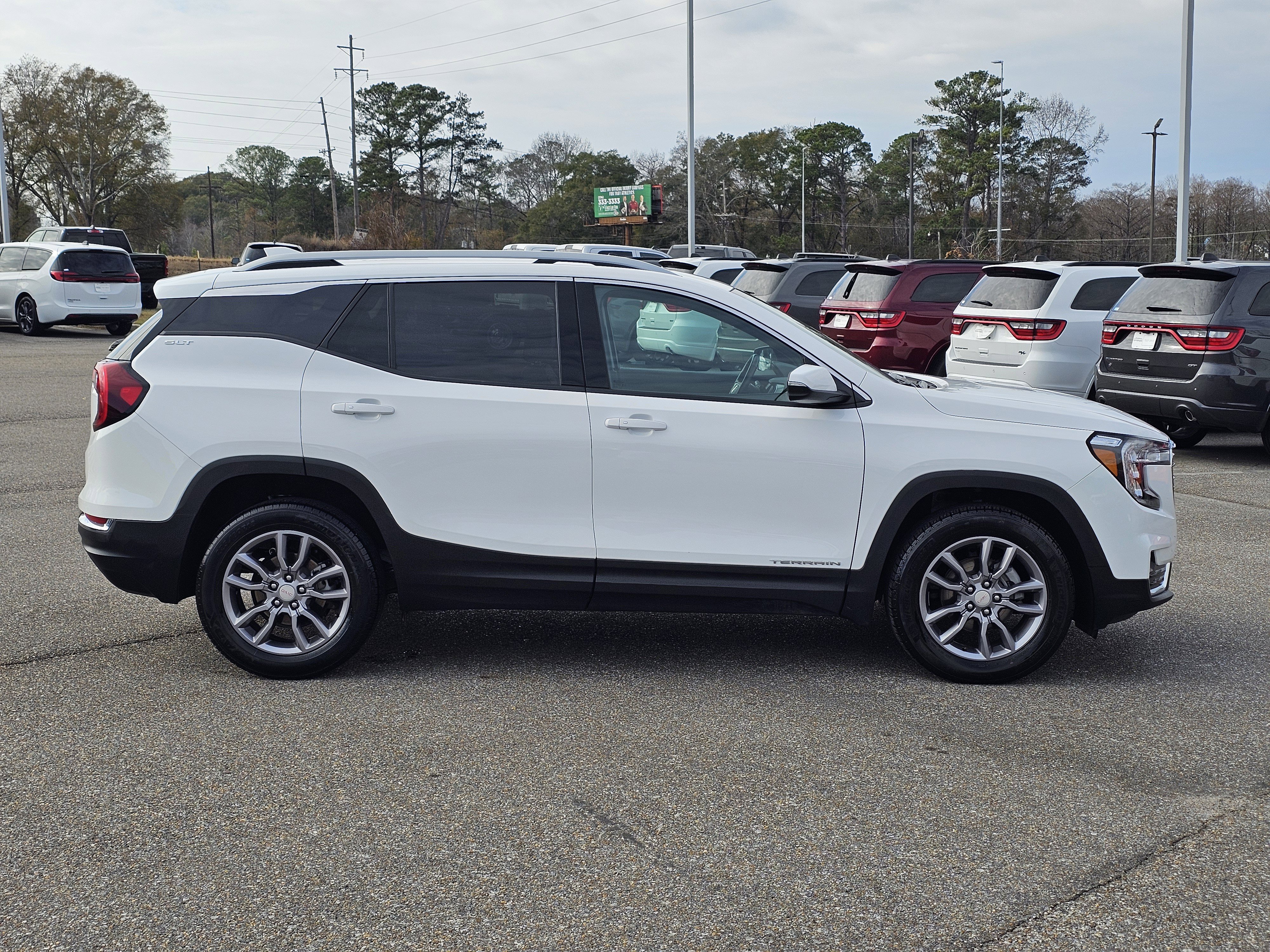 Used 2024 GMC Terrain SLT image 7
