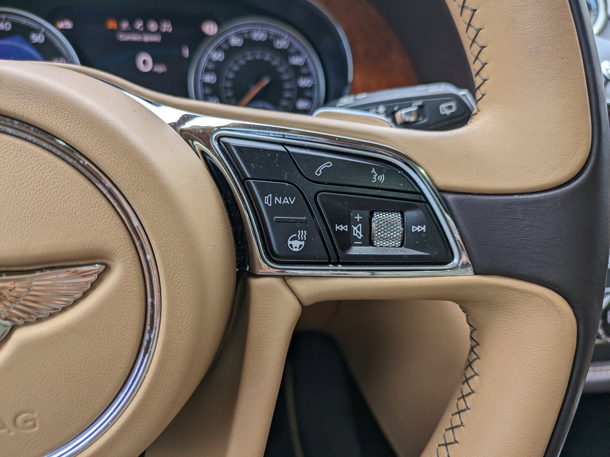 Used 2018 Bentley Bentayga AWD/4WD image 27