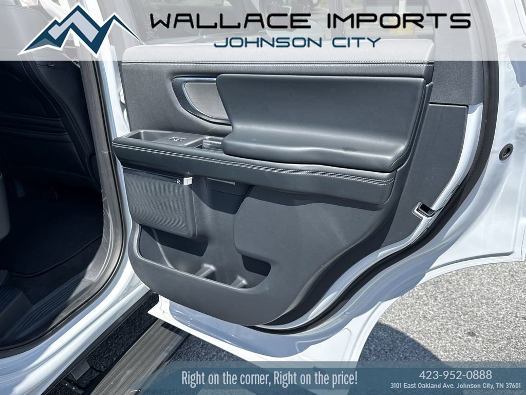 Used 2025 Ford Expedition Platinum AWD/4WD image 40