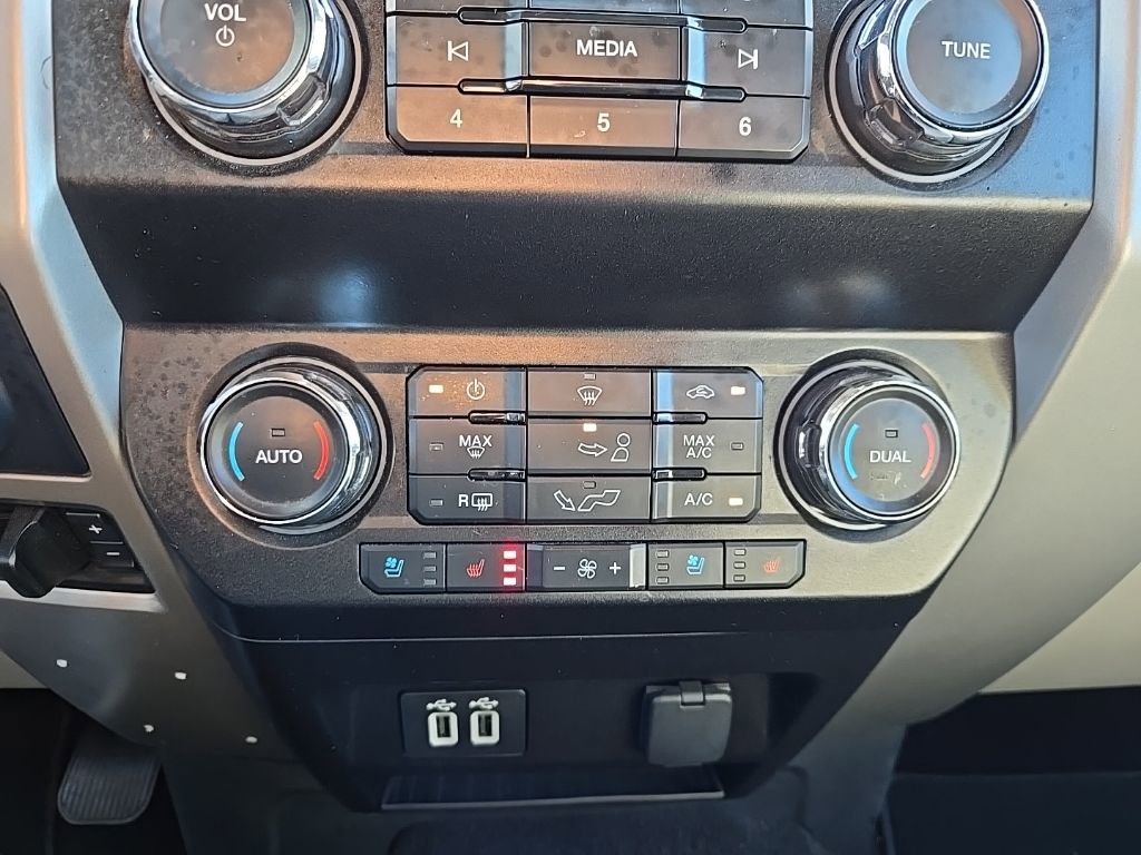 Used 2020 Ford F150 Lariat image 31