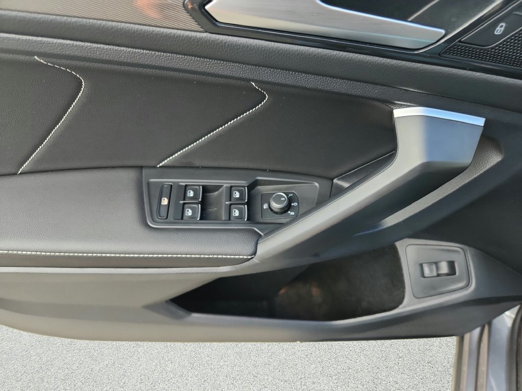 Certified 2024 Volkswagen Tiguan SE AWD/4WD image 19