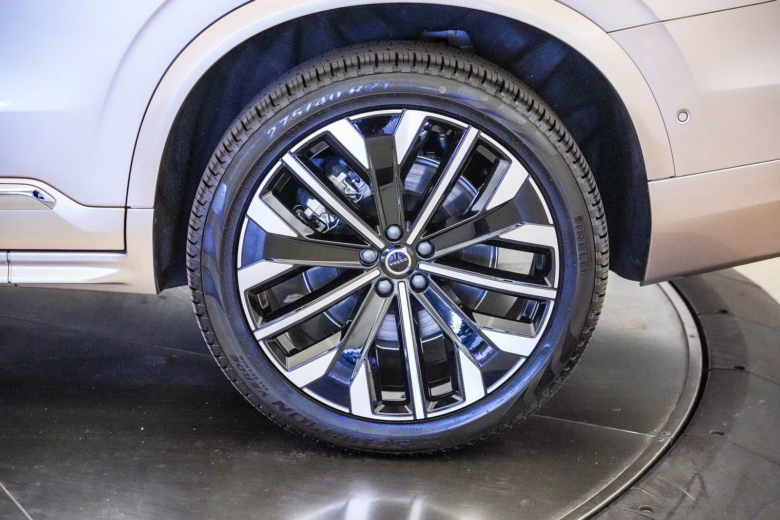 Certified 2026 Volvo XC90 T8 Plus w/ Protection Package Premier AWD/4WD image 11