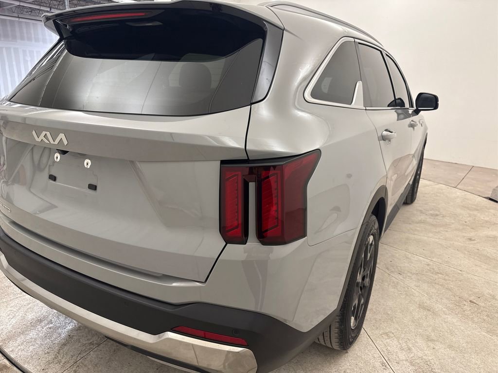 Used 2024 Kia Sorento S w/ Panoramic Sunroof Package FWD image 19