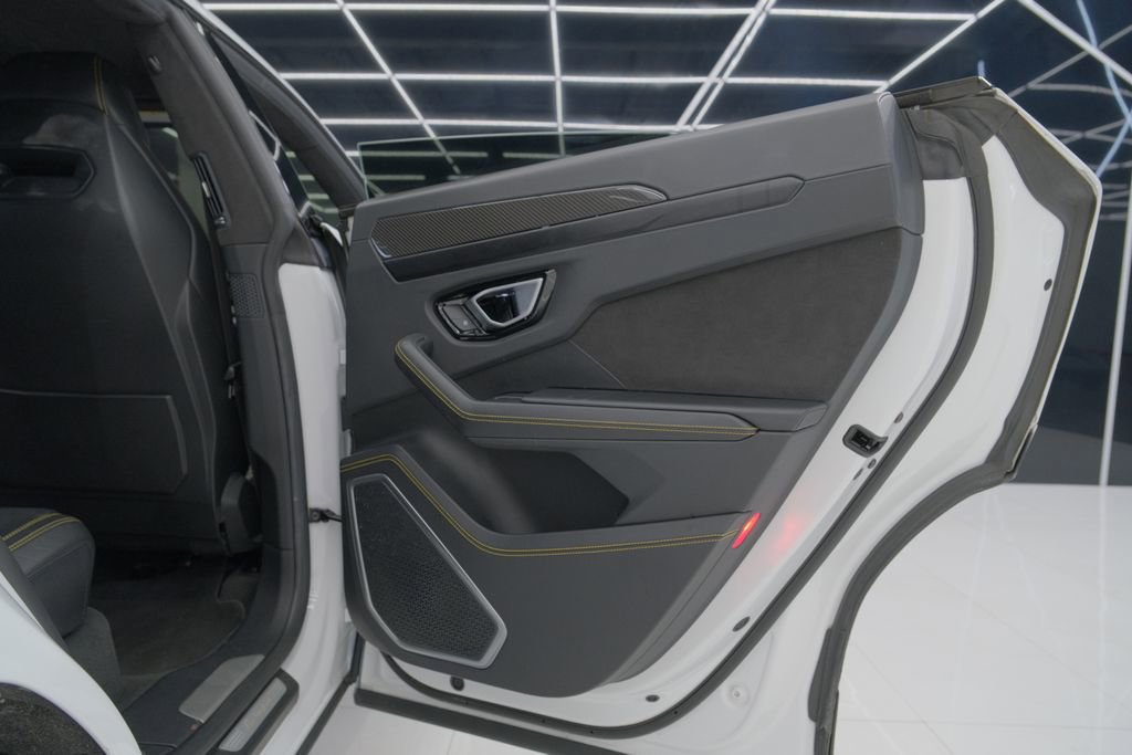 Used 2021 Lamborghini Urus image 39