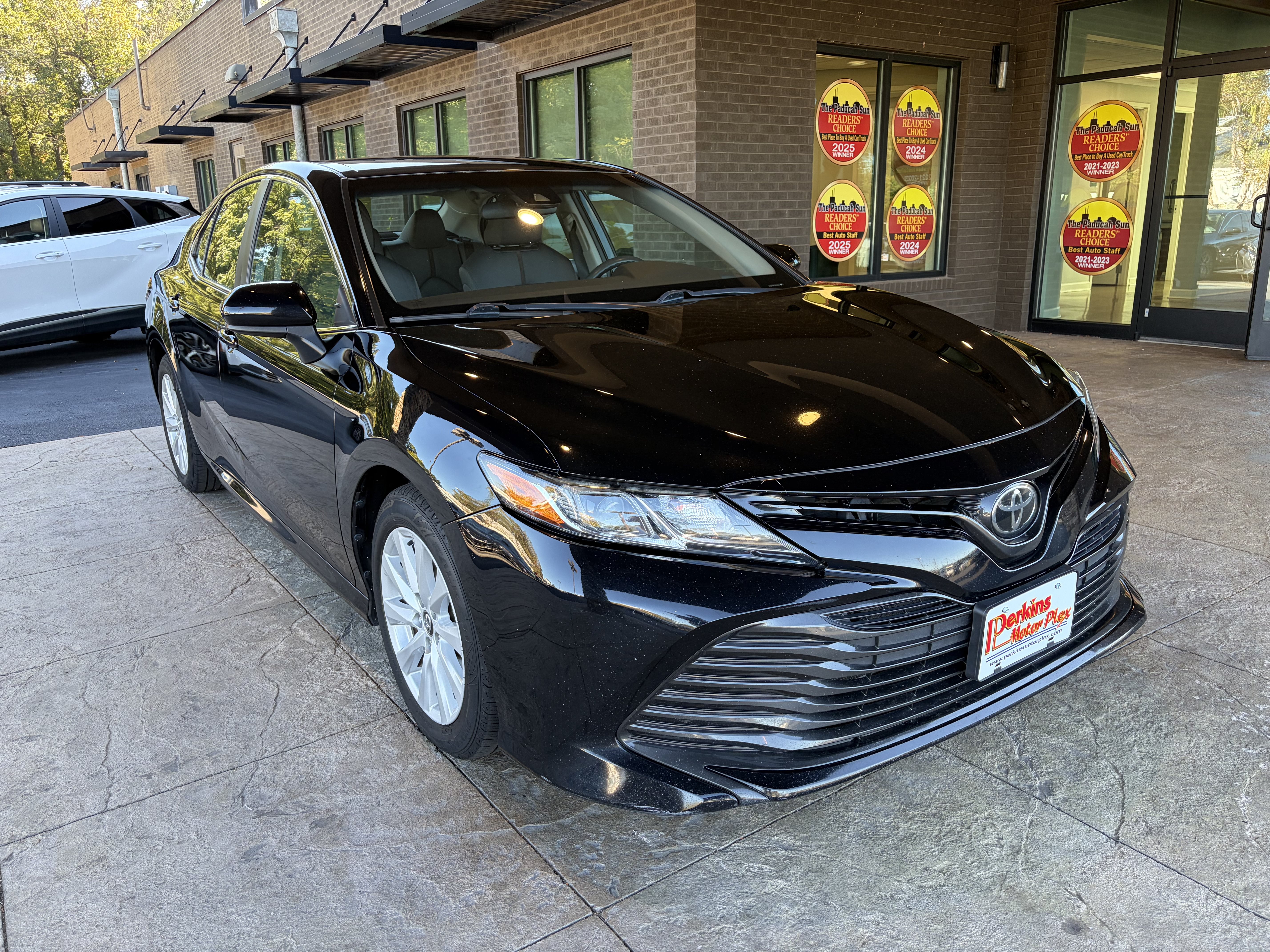 Used 2018 Toyota Camry LE FWD image 4