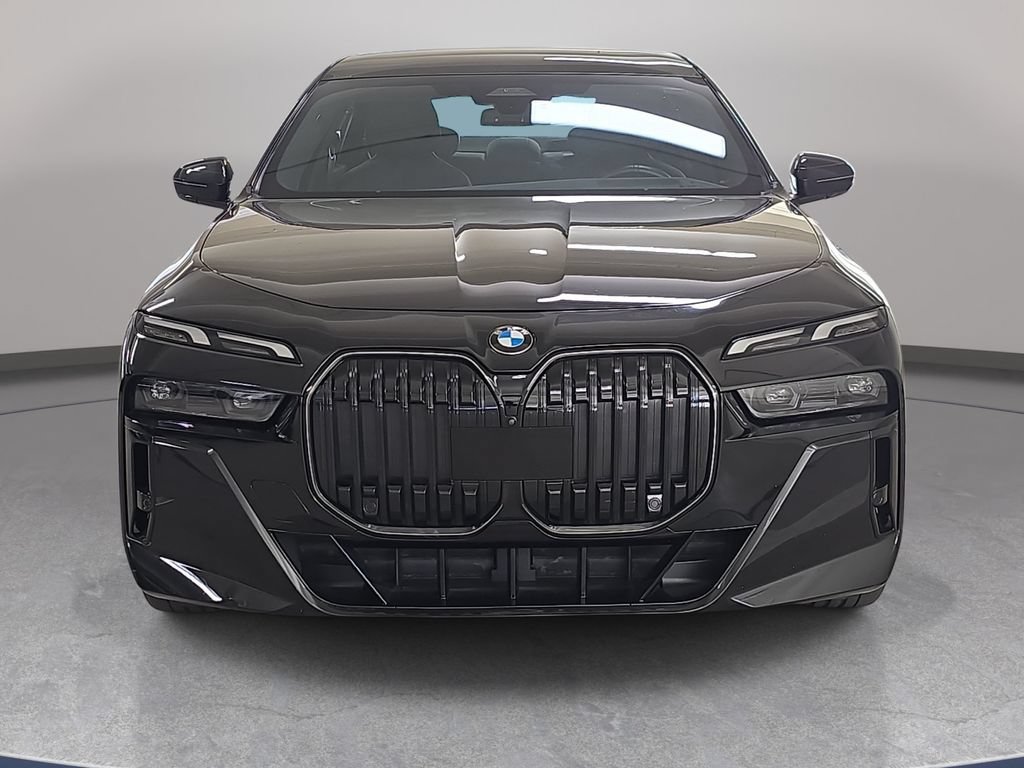 Used 2024 BMW 740i w/ Premium Package 2 RWD image 2