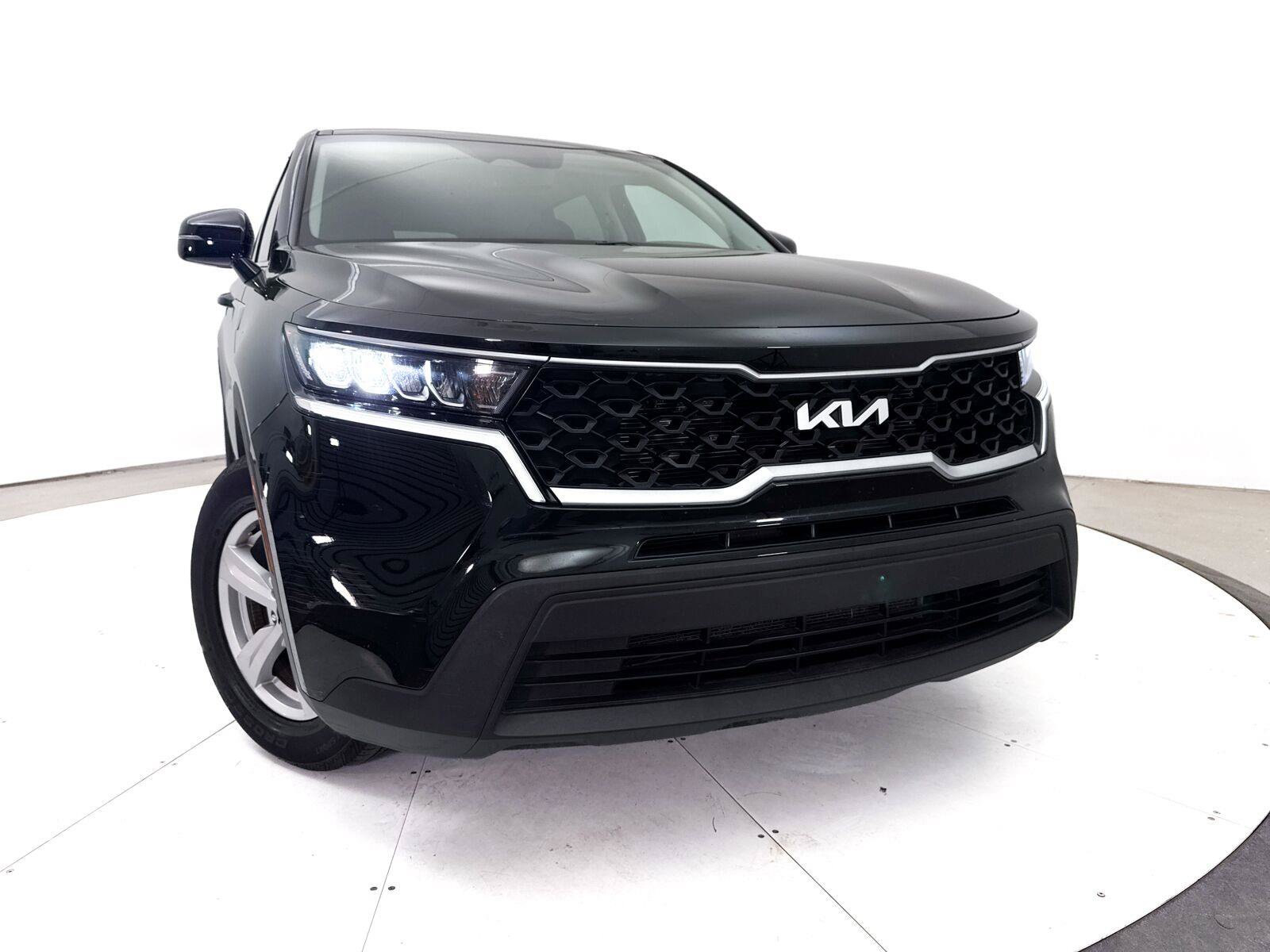 Used 2023 Kia Sorento LX FWD image 5