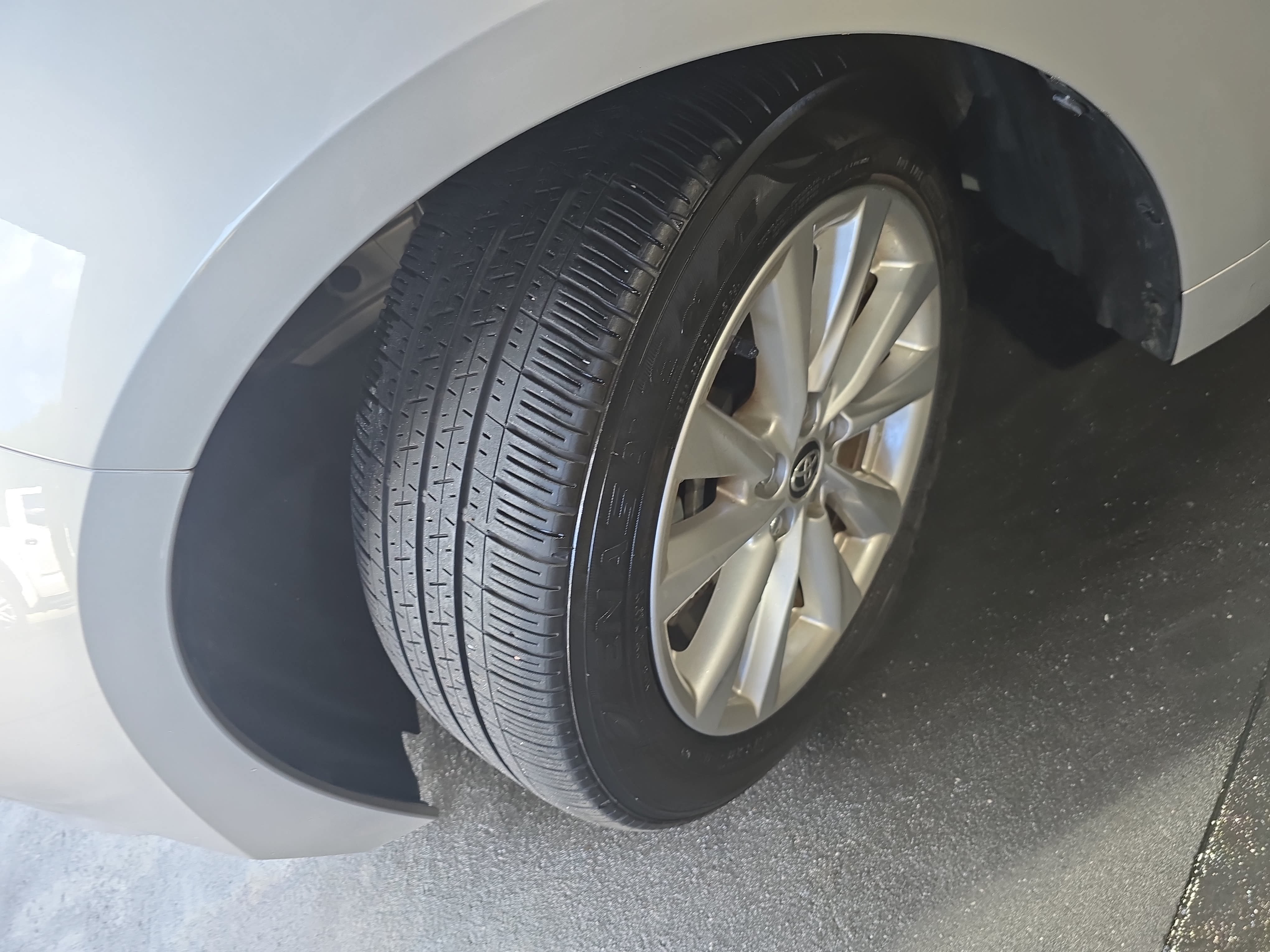 Used 2025 Toyota Corolla LE w/ LE Premium Package FWD image 32