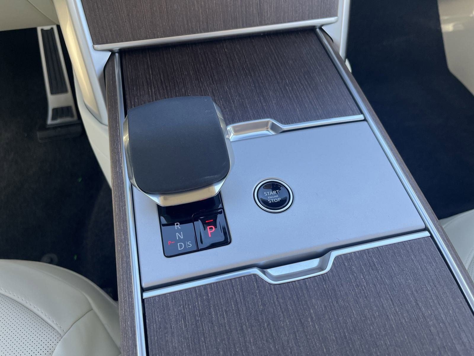New 2025 Land Rover Range Rover SE image 17